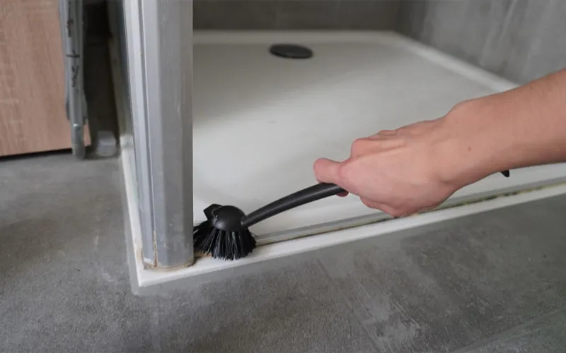 Cleaning Overlapping Sliding Shower Doors