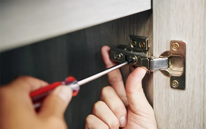 how to fix loose kitchen cabinet hinges